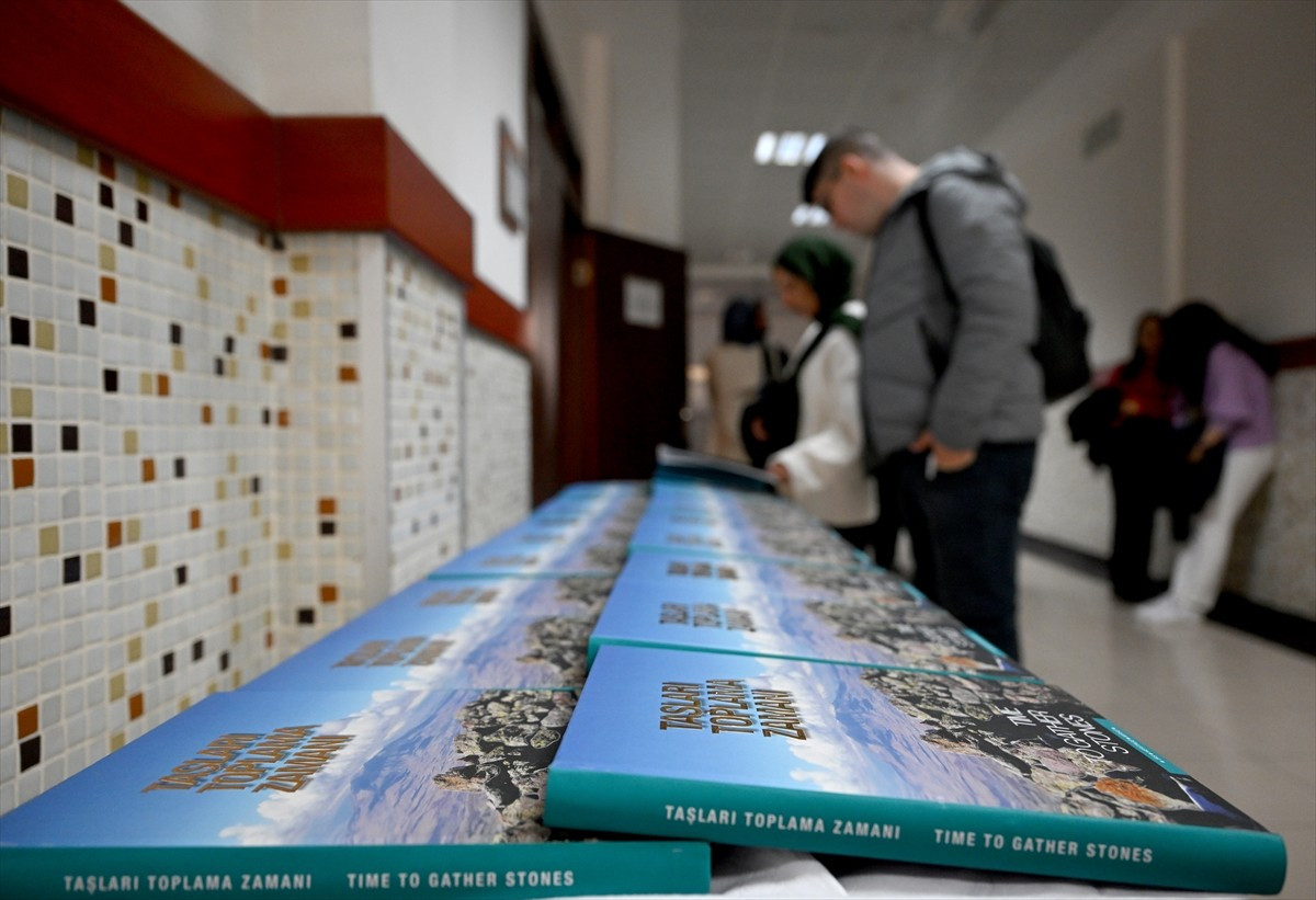 Azerbaycan'ın Ankara Büyükelçiliği ve Gazi Üniversitesince hazırlanan "Taşları Toplama Zamanı"...