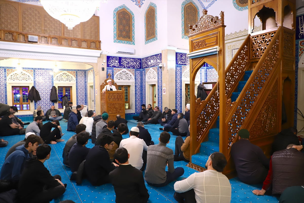 Azerbaycan'ın başkenti Bakü'de, Miraç Kandili dolayısıyla program düzenlendi.Bakü Türk Şehirliği...