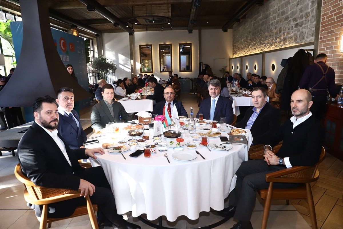 Azerbaycan'ın başkenti Bakü'de, "Türkiye-Azerbaycan iş dünyasında yeni ufuklar" konulu iş...