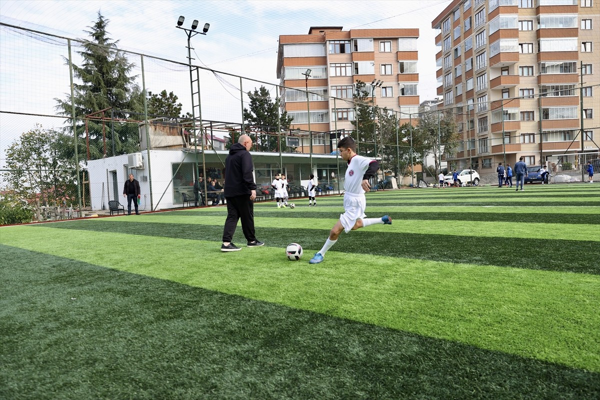 Azerbaycan'ın başkenti Bakü'de yaşayan antrenör Elshen Agaverdiyev, 3 yıl önce ülkesinde...