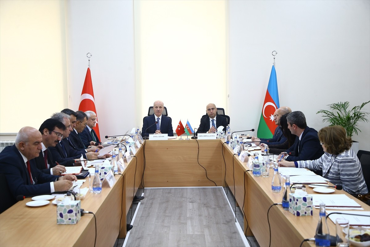 Azerbaycan'ın başkenti Bakü'de, Yükseköğretim Kurulu (YÖK) Başkanı Prof. Dr. Erol Özvar'ın...