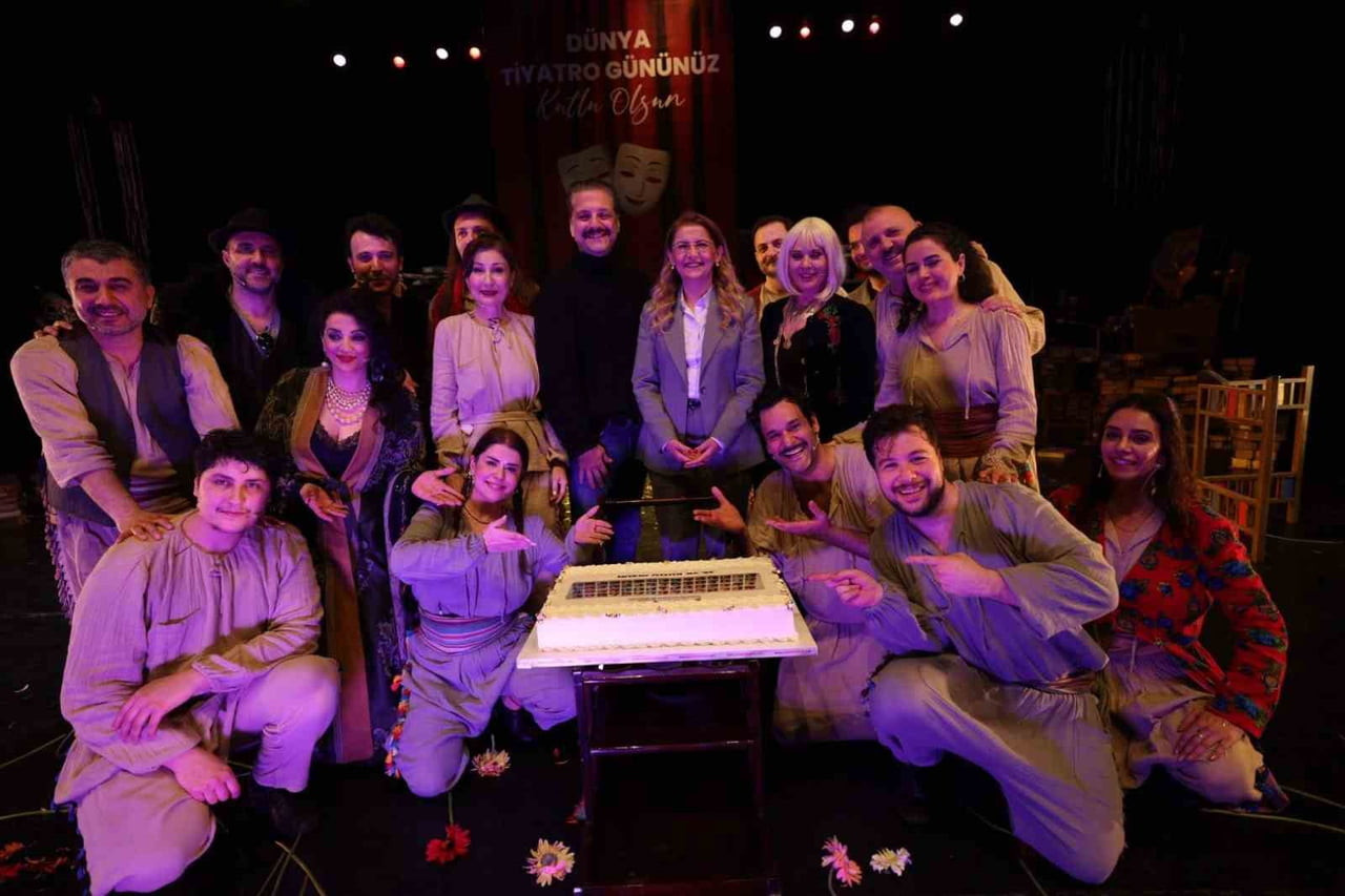 AZİZ NESİN’İN UNUTULMAZ ESERİ EŞEĞİN GÖLGESİ, DÜNYA TİYATRO GÜNÜ KAPSAMINDA BAKIRKÖY BELEDİYE...