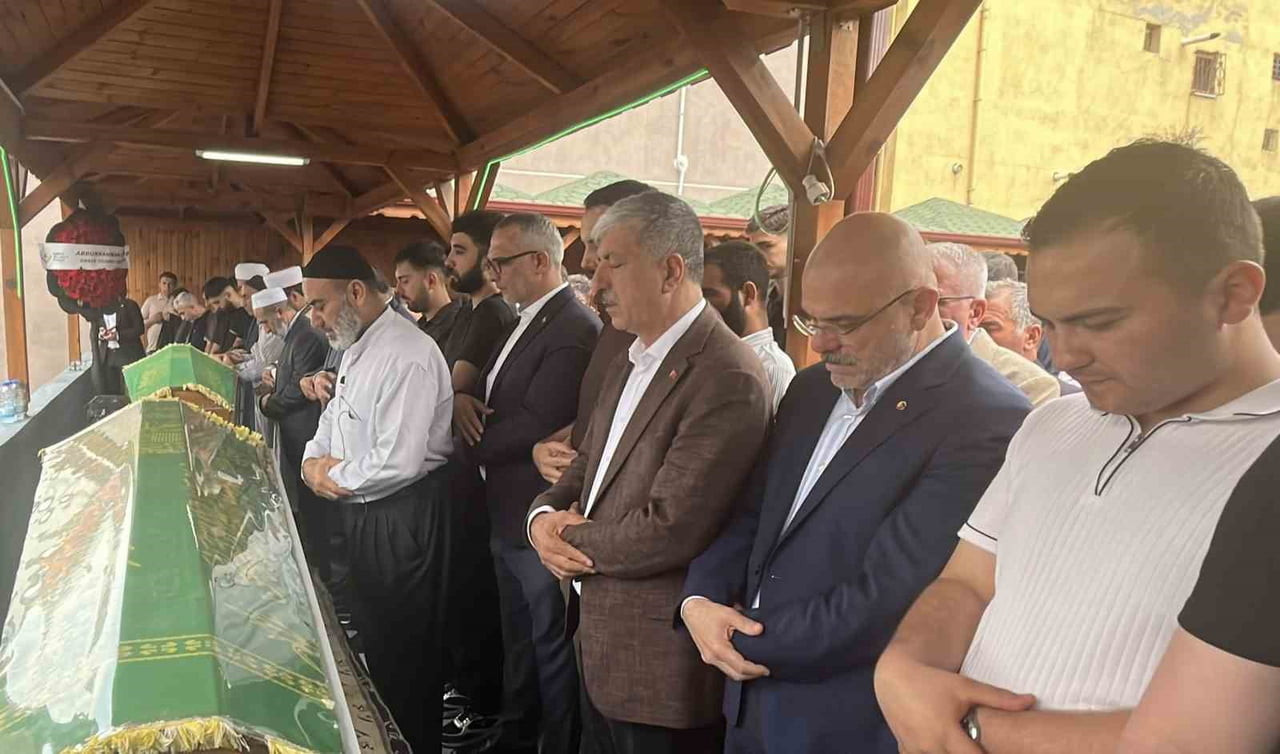 BABA VE OĞLU İÇİN CENAZE TÖRENİ DÜZENLENDİ