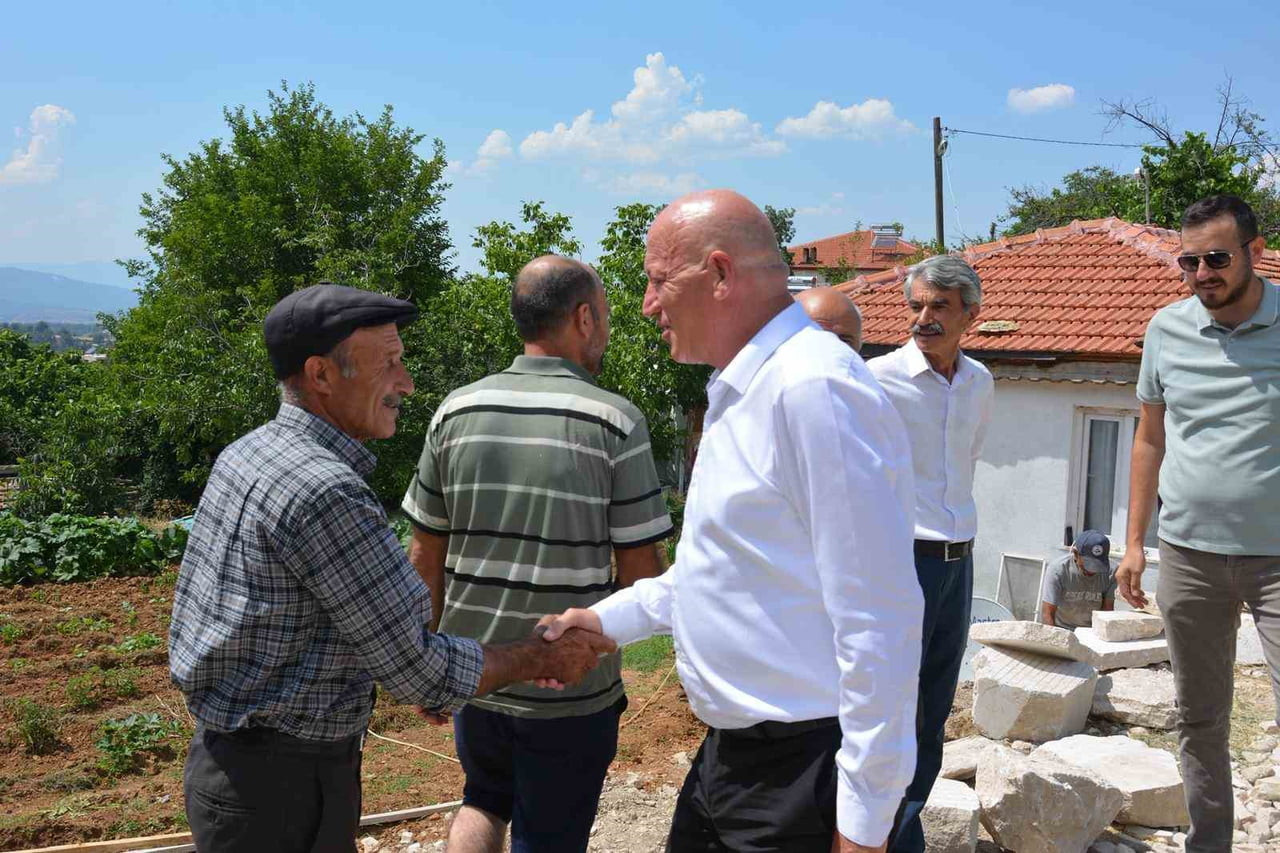 BABADAĞ BELEDİYE BAŞKANI MURAT KUMRAL, FEN İŞLERİ BİRİMİ EKİPLERİYLE BİRLİKTE İLÇENİN FARKLI...