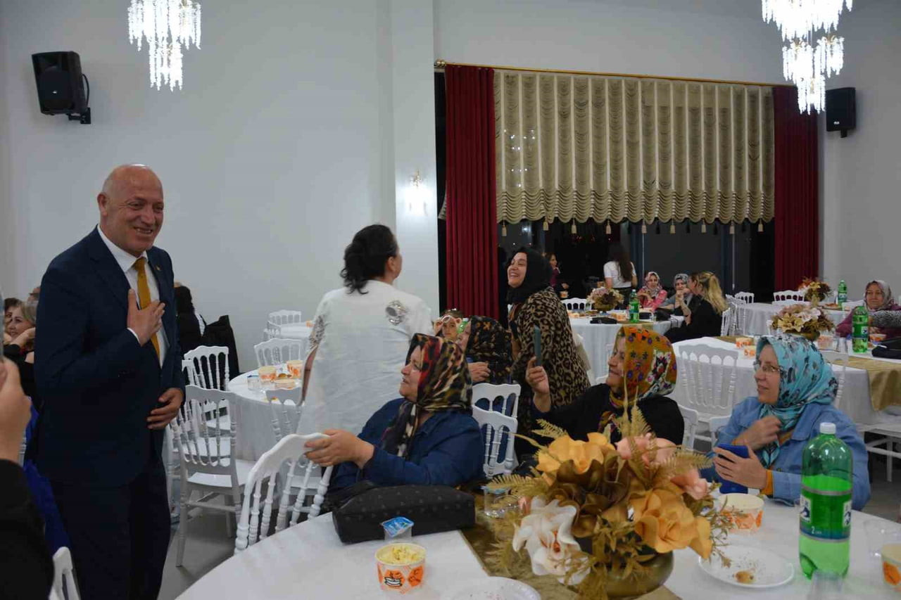 BABADAĞ BELEDİYESİ TARAFINDAN DÜZENLENEN ANNELER GÜNÜ PROGRAMI, YOĞUN KATILIM VE BÜYÜK BİR...