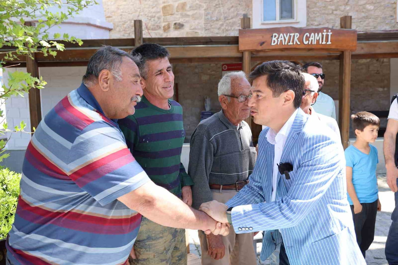 BABALAR GÜNÜ'NÜ KUTLAYAN MARMARİS BELEDİYE BAŞKANI ACAR ÜNLÜ; "BABALARIMIZ TOPLUMUMUZUN EN ÖNEMLİ...