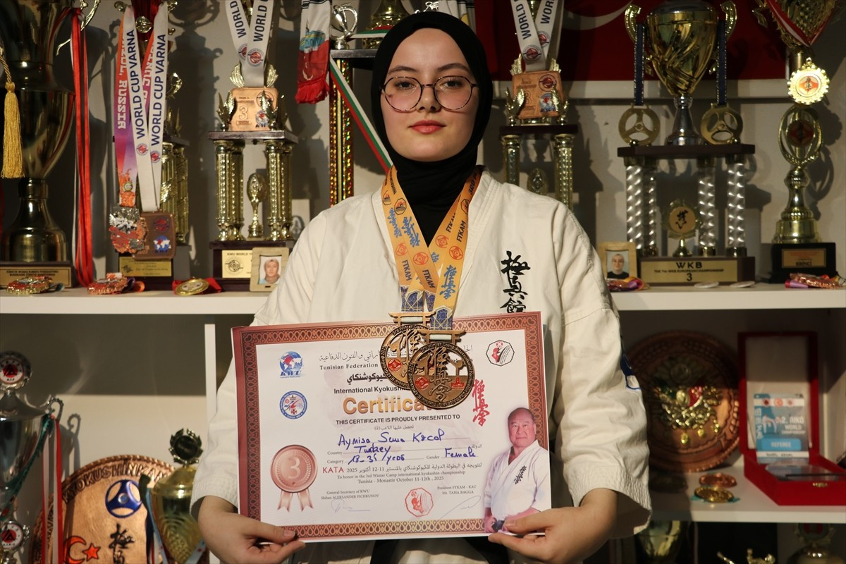Babasının antrenörlüğünde küçük yaşlardan beri karateyle ilgilenen milli sporcu Aynisa Sema Kocal...