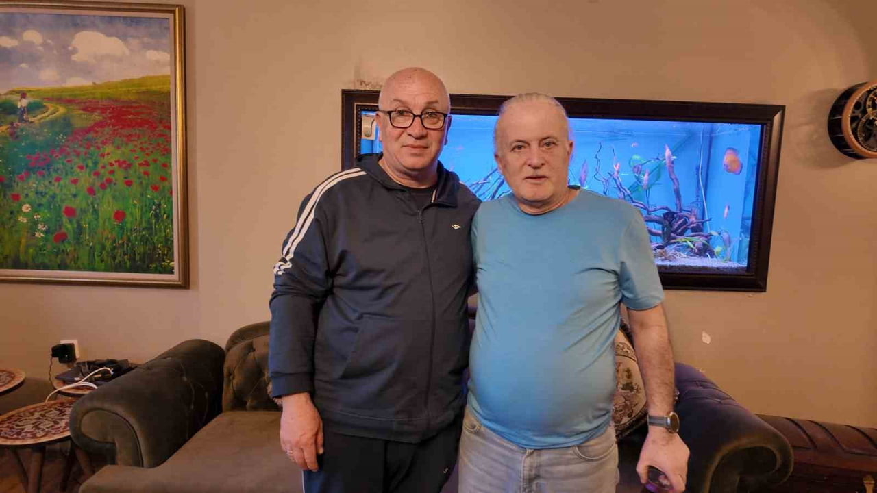 BAFRA İLÇESİ GAZİPAŞA MAHALLESİNDE OTURAN VE EVLERİ KARŞILIKLI OLAN GAZETECİ ABDULLAH...