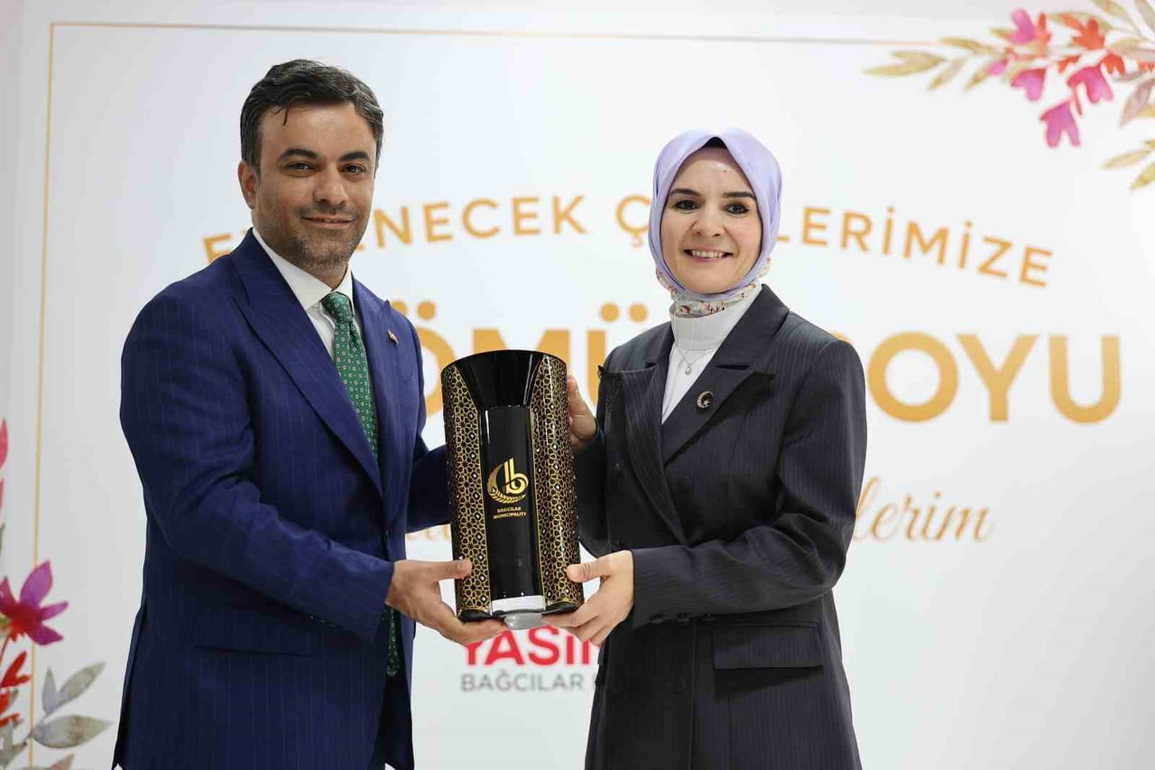 BAĞCILAR BELEDİYE BAŞKANI YASİN YILDIZ VE AİLE VE SOSYAL HİZMETLER BAKANI MAHİNUR ÖZDEMİR...