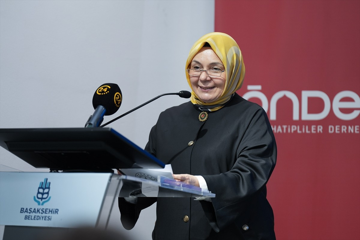 Bahçelievler Uluslararası Şehit Mehmet Karaaslan Kız Anadolu İmam Hatip Lisesi öğrencileri...