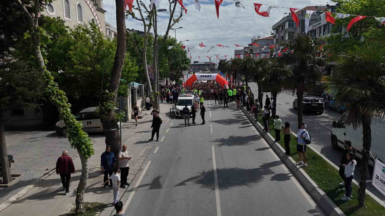 BAHÇELİEVLER'DE 19 MAYIS RUHU "19 MAYIS GENÇLİK KOŞUSU" İLE YAŞATILDI.