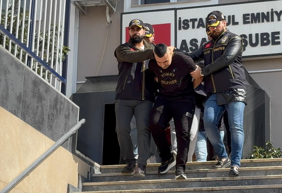 Bahçelievler'de Kuyumcukent'ten nakil için bekletilen para dolu çuvalların uzun namlulu silah...