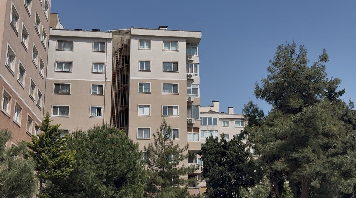 BAHÇELİEVLER’DE UYGAR Y. İSİMLİ ADAM, TARTIŞMA SIRASINDA BOŞANMA AŞAMASINDAKİ EŞİNİ 10 BIÇAK...