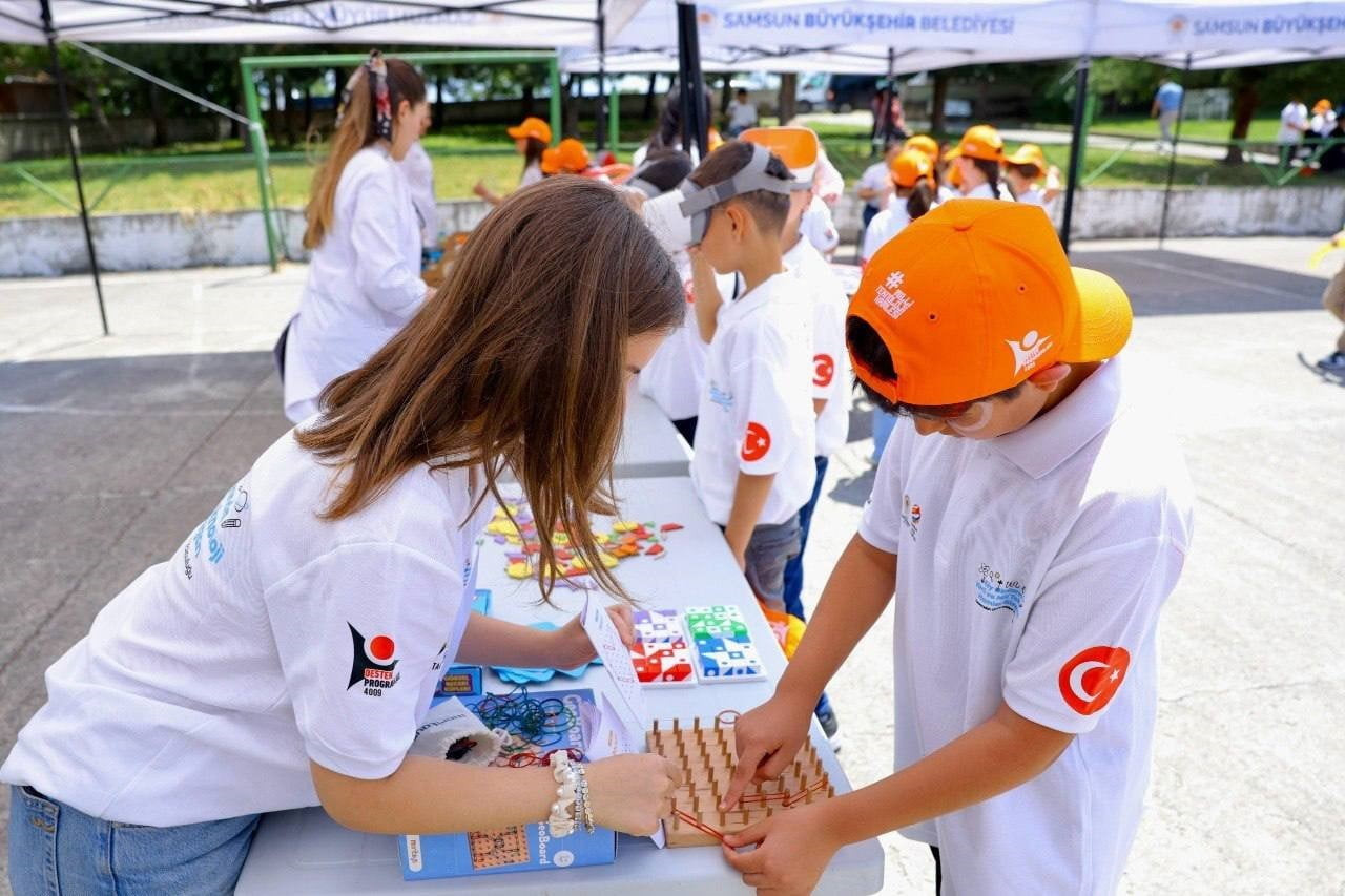 BAKAN KACIR, TÜBİTAK KÖY OKULLARINA YÖNELİK DESTEK PROGRAMI KAPSAMINDA TÜRKİYE’NİN DÖRT BİR...