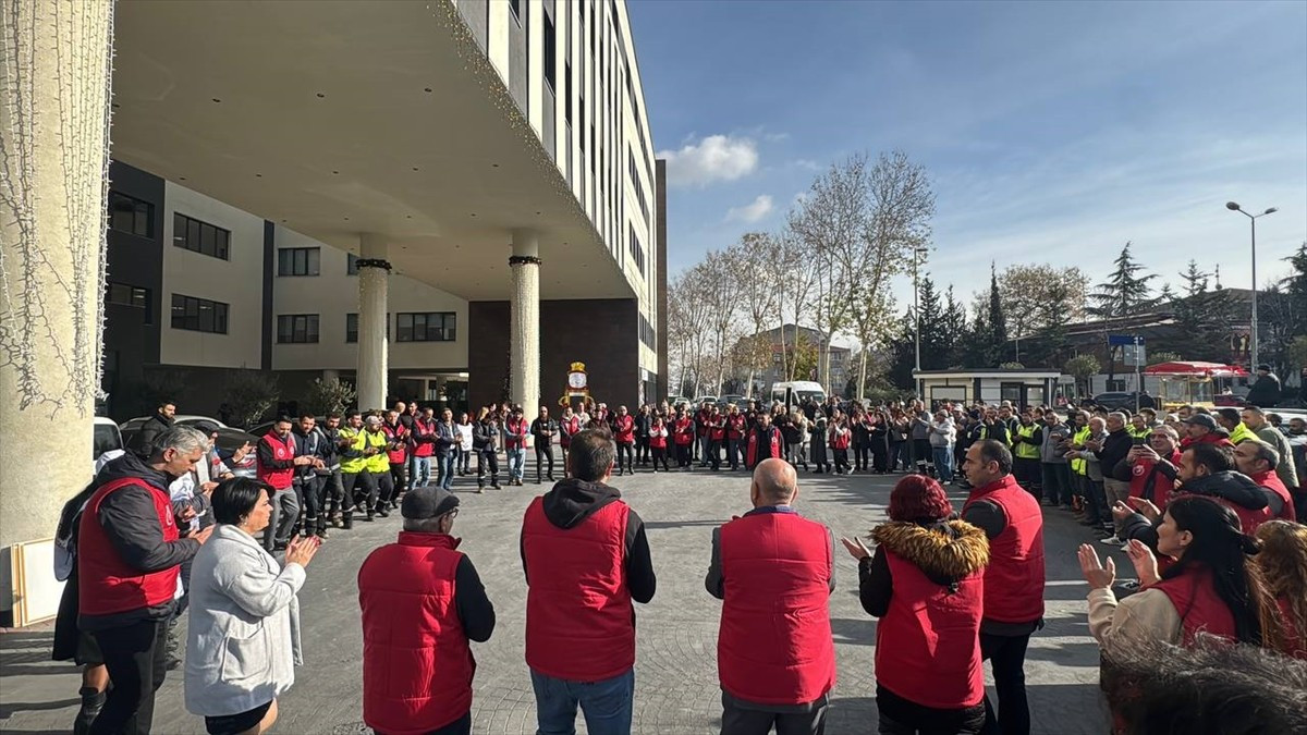 Bakırköy'de, DİSK'e bağlı Genel-İş Sendikası İstanbul 2 No'lu Şubesince yapılan basın...