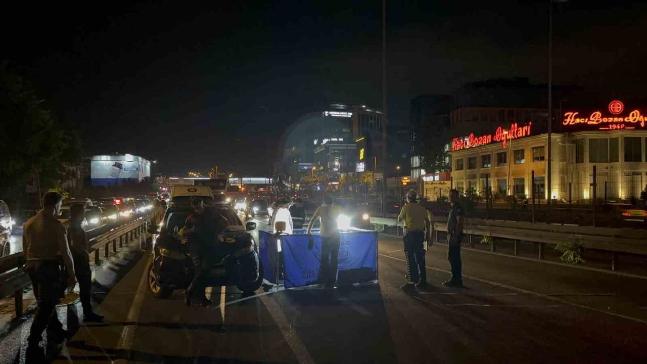 Bakırköy'de otomobil çarpması sonucu bir kişi hayatını kaybetti