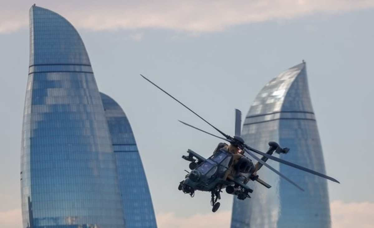 Bakü TEKNOFEST’te ATAK helikopterin gösterisi izleyenlerin nefeslerini kesti