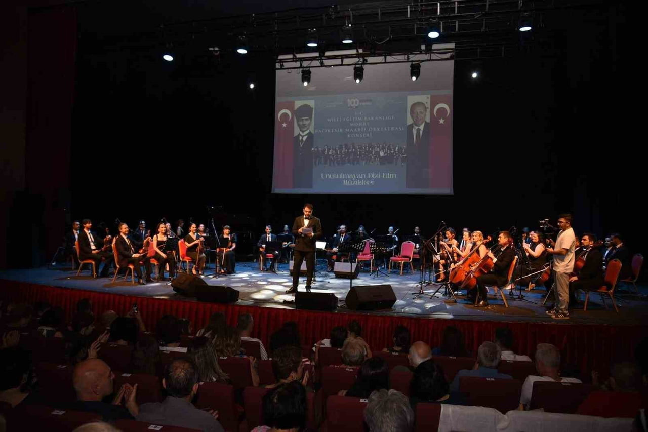 BALIKESİR MAARİF ORKESTRASINDAN UNUTULMAZ YEŞİLÇAM GECESİ