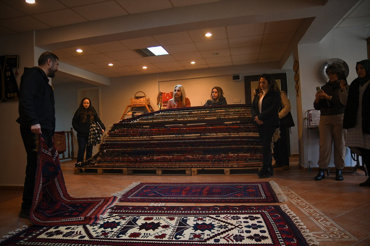 Balıkesir Olgunlaşma Enstitüsü, il genelinde asırlık motifleri, geleneksel aile tarifleri ve el...