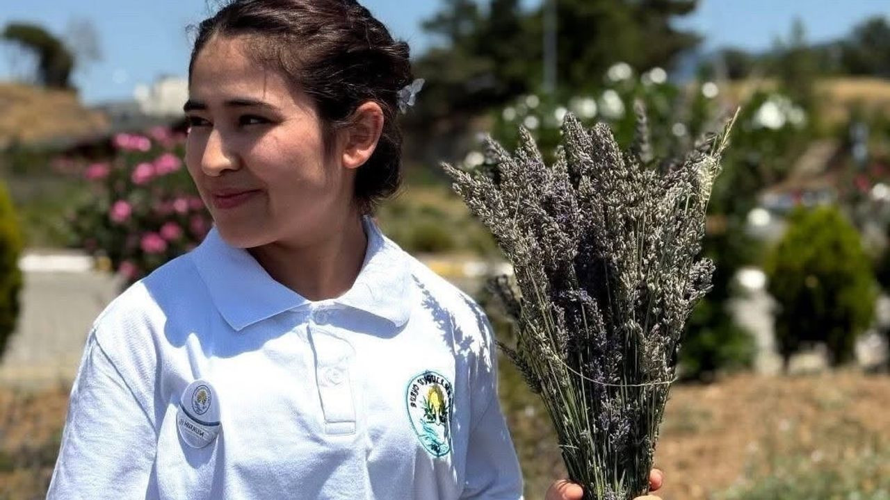 Balıkesir Üniversitesi’nde lavanta hasadı etkinliği yapıldı
