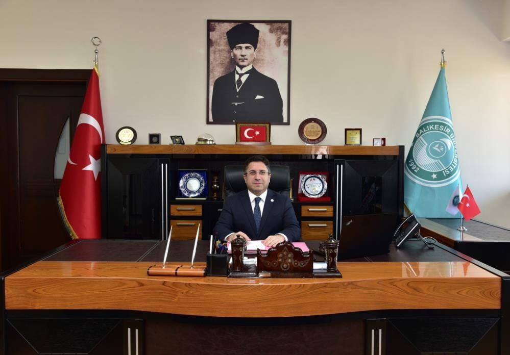 BALIKESİR ÜNİVERSİTESİNE YÖK'TEN 3 YENİ LİSANS ÜSTÜ PROGRAM REKTÖR YÜCEL OĞURLU