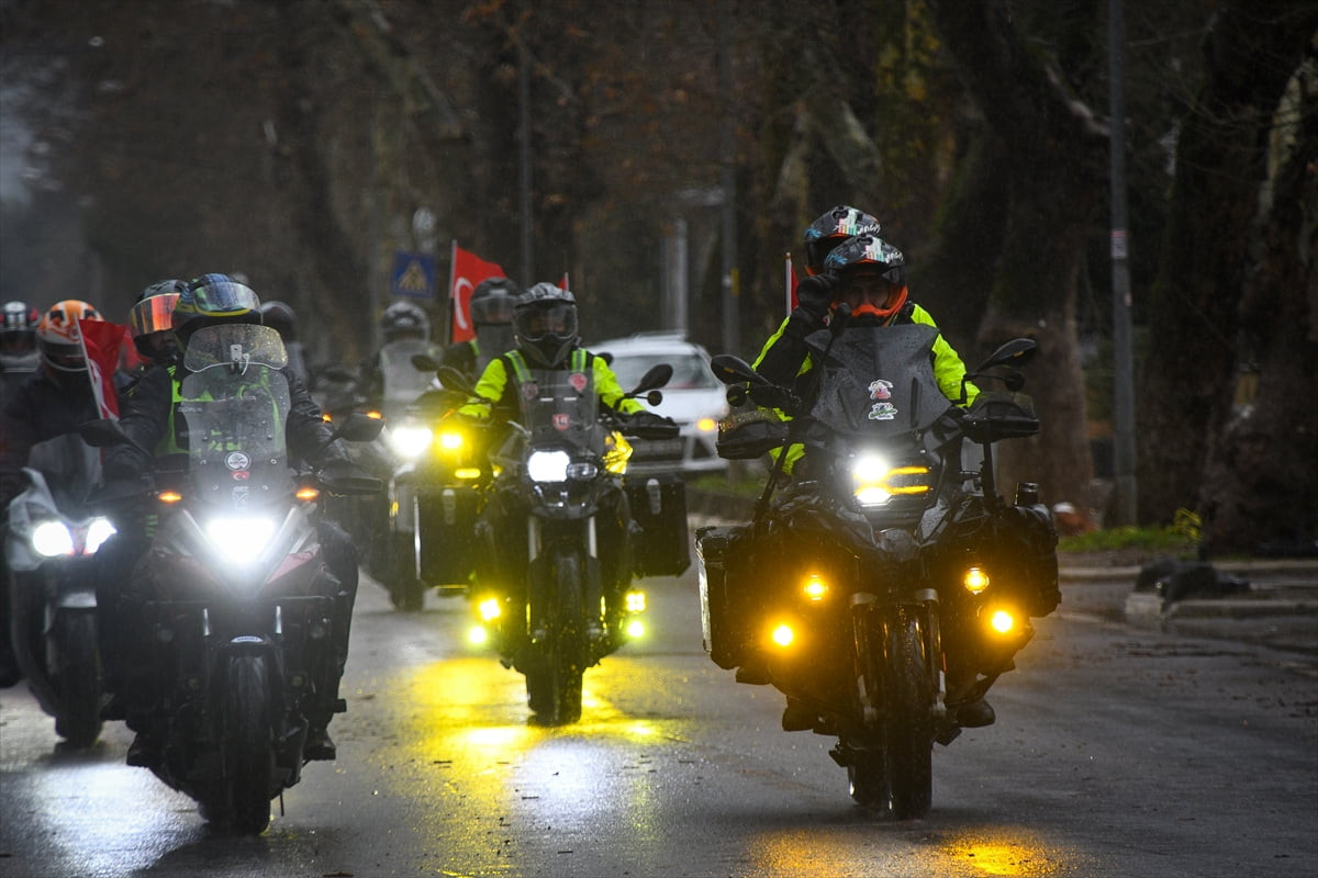 Balıkesir ve Manisa'nın Akhisar ilçesinde faaliyet gösteren motosiklet kulüplerinin üyeleri, 10...