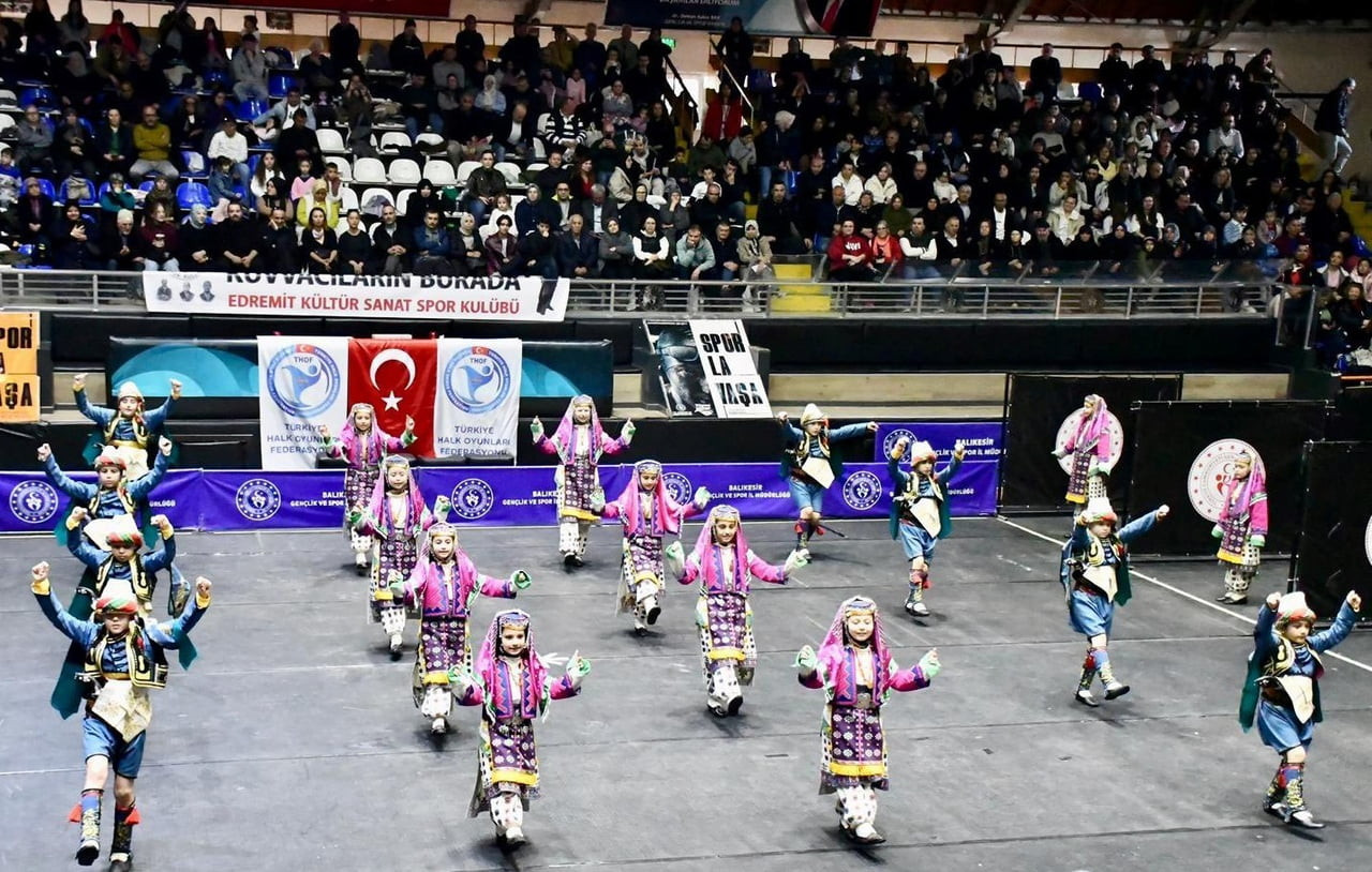 BALIKESİR'DE HALK OYUNLARI İL BİRİNCİLİĞİ YAPILDI