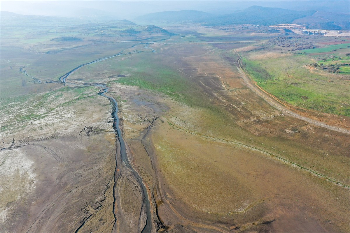 Balıkesir'de kent merkezinin içme ve kullanma suyunu sağlayan İkizcetepeler Barajı'nın su seviyesi...