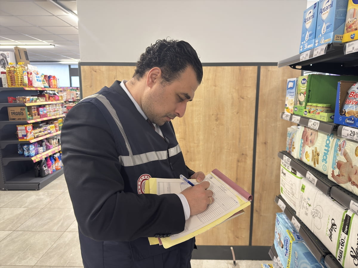 Balıkesir'de Ramazan Bayramı öncesinde fırsatçılığı önlemek amacıyla marketlerde fiyat denetimi...