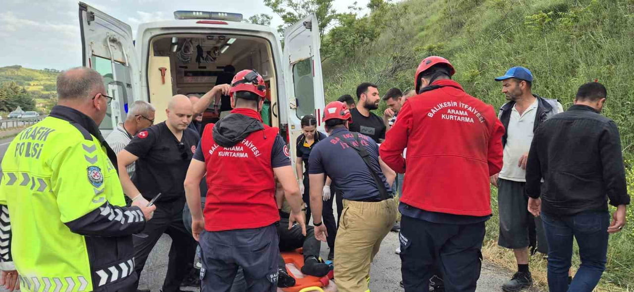 BALIKESİR'DE TIR KAZASI: 1 YARALI