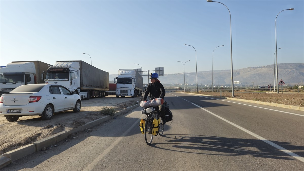 Balıkesir'den bisikletiyle umreye gitmek için 13 gündür pedal çeviren ve Hatay'da mola veren...