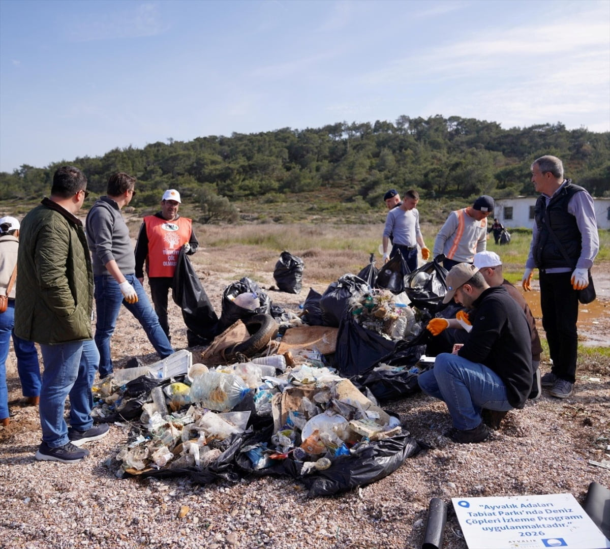 Balıkesir'in Ayvalık ilçesinde, Avrupa Çevre Ajansı tarafından yürütülen "Deniz Çöpleri İzleme...