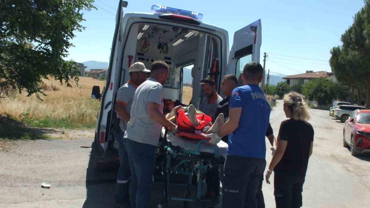 BALIKESİR'İN BURHANİYE İLÇESİNDE MEYDANA GELEN KAZADA 1 KİŞİ YARALANDI.