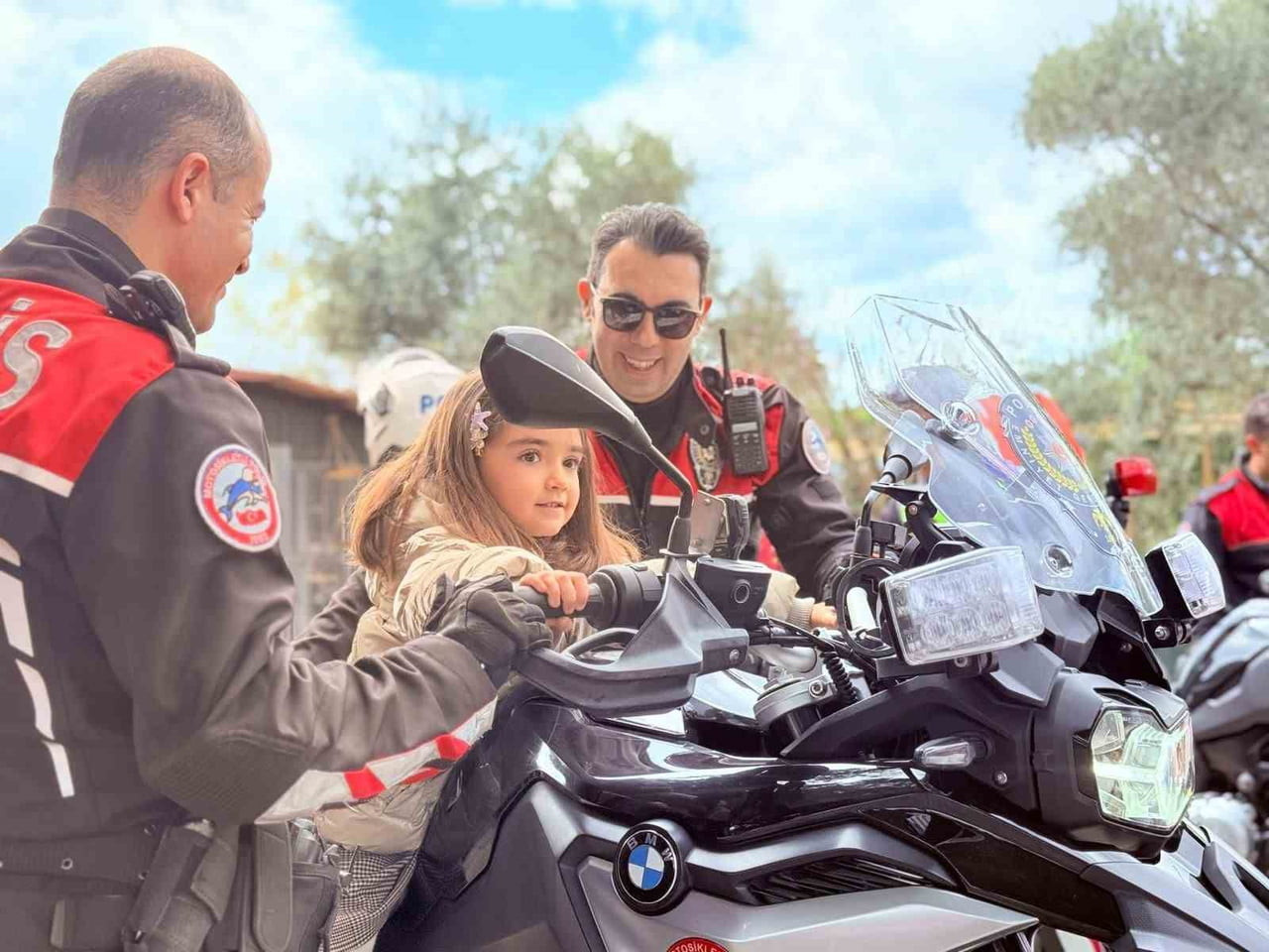 BALIKESİR'İN EDREMİT İLÇE EMNİYET MÜDÜRLÜĞÜ, TOPLUM DESTEKLİ POLİSLİK FAALİYETLERİ KAPSAMINDA...