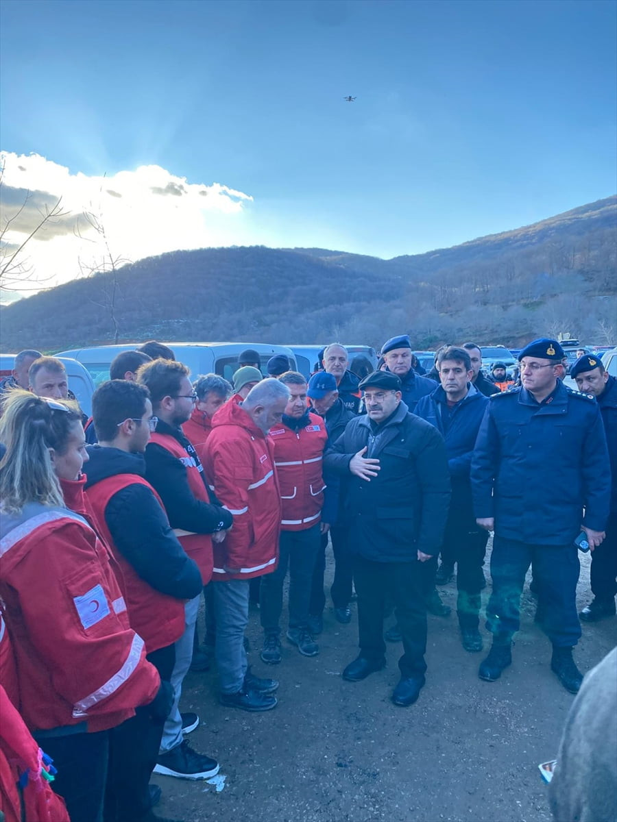 Balıkesir'in Erdek ilçesinde kamp yaptığı bölgeden aracıyla ayrıldıktan sonra kendisinden haber...