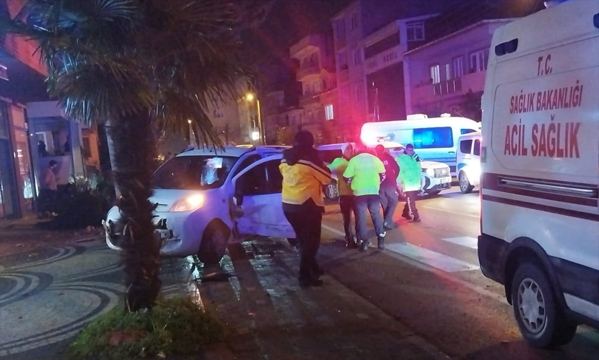 Balıkesir'in Gönen ilçesinde hafif ticari aracın çarptığı kişi yaşamını yitirdi.