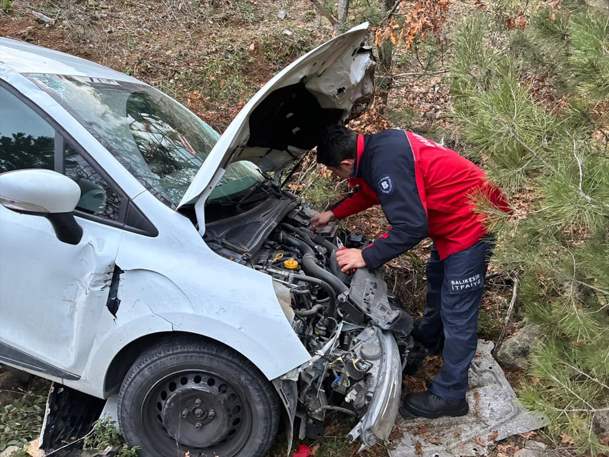 Balıkesir'in İvrindi ilçesinde ciple otomobilin çarpışması sonucu 3 kişi yaralandı. Kaza yerine...