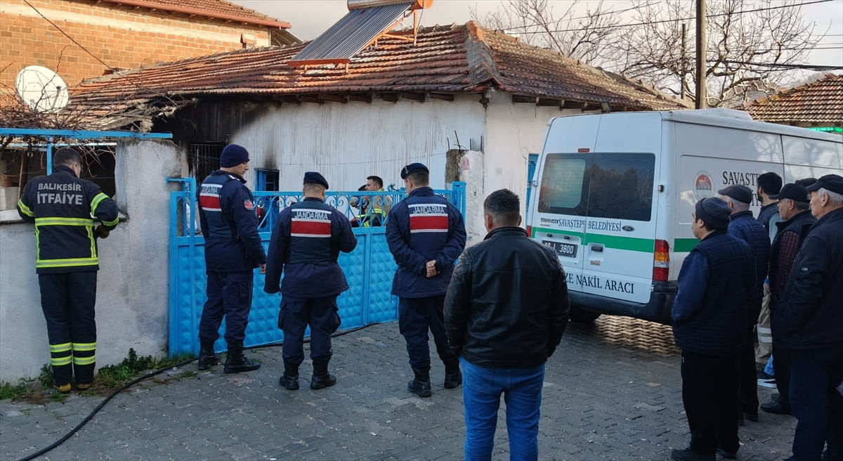 Balıkesir'in Savaştepe ilçesinde çıkan ev yangınında 1 kişi yaşamını yitirdi. Dumanı görenlerin...