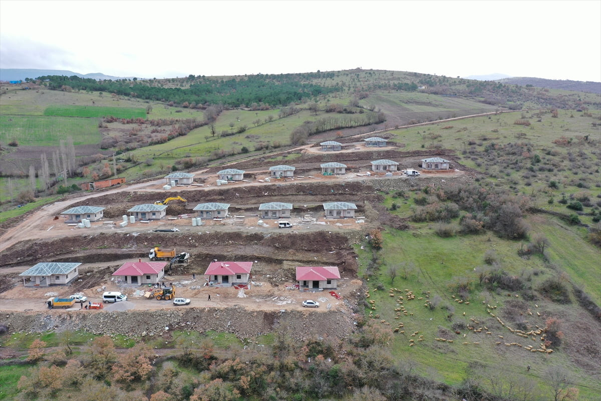 Balıkesir'in Sındırgı ilçesinde 10 Ağustos ve 27 Ekim'de yaşanan 6,1 büyüklüğündeki depremlerden...