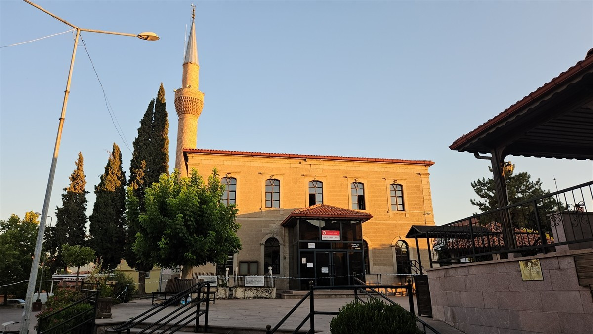 Balıkesir'in Sındırgı ilçesinde 10 Ağustos'ta meydana gelen 6,1 büyüklüğündeki depremde, tarihi...