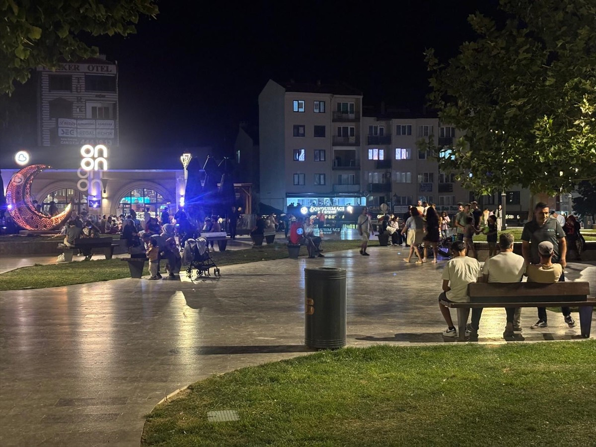 Balıkesir'in Sındırgı ilçesinde, 4,8 büyüklüğünde meydana gelen deprem il merkezinden de...