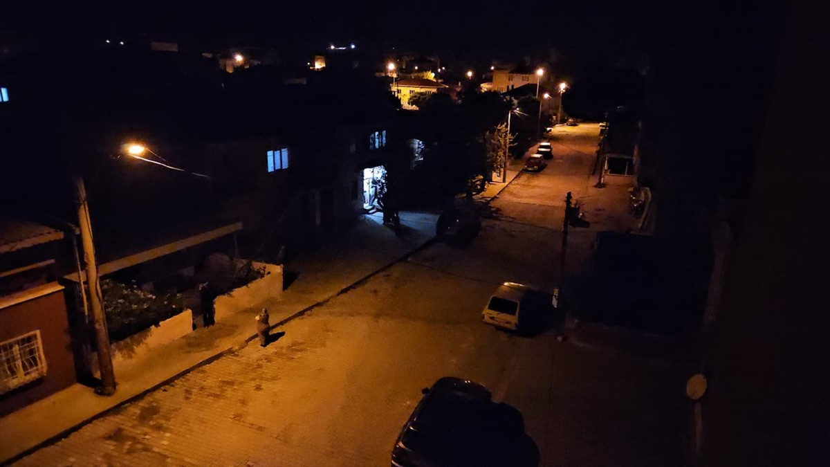 Balıkesir'in Sındırgı ilçesinde saat 05.48'de 4,5 büyüklüğünde deprem meydana geldi.