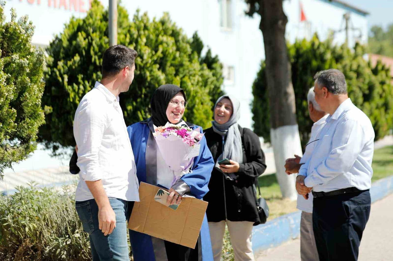 BALIKESİR'İN SUSURLUK İLÇESİNDE YAŞAYAN 54 YAŞINDAKİ KADRİYE ÜLKE, 12 YAŞINDA ARA VERMEK ZORUNDA...