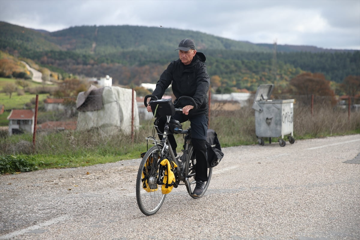 Balıkesir'in Susurluk ilçesinden 10 Kasım'da Kabe'ye gitmek için bisikletiyle yola çıkan 68...