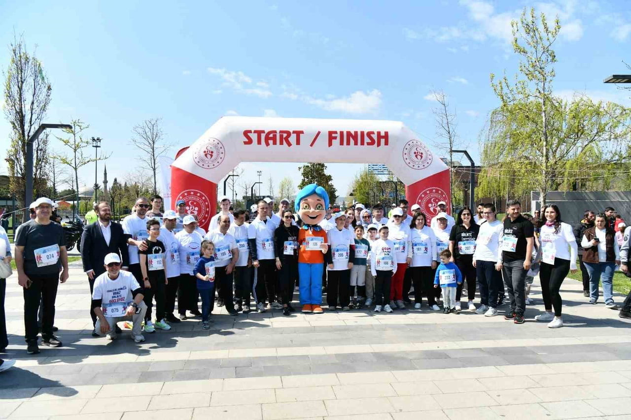 BALIKESİR’DE ADIMLAR OTİZM FARKINDALIĞI İÇİN ATILDI