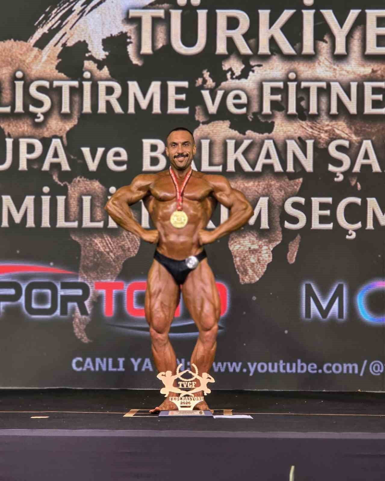 BALIKESİR’İN AYVALIK İLÇESİNİN YETİŞTİRDİĞİ VÜCUT GELİŞTİRME SPORCUSU FATİH SEVİNMİŞ, TÜRKİYE...