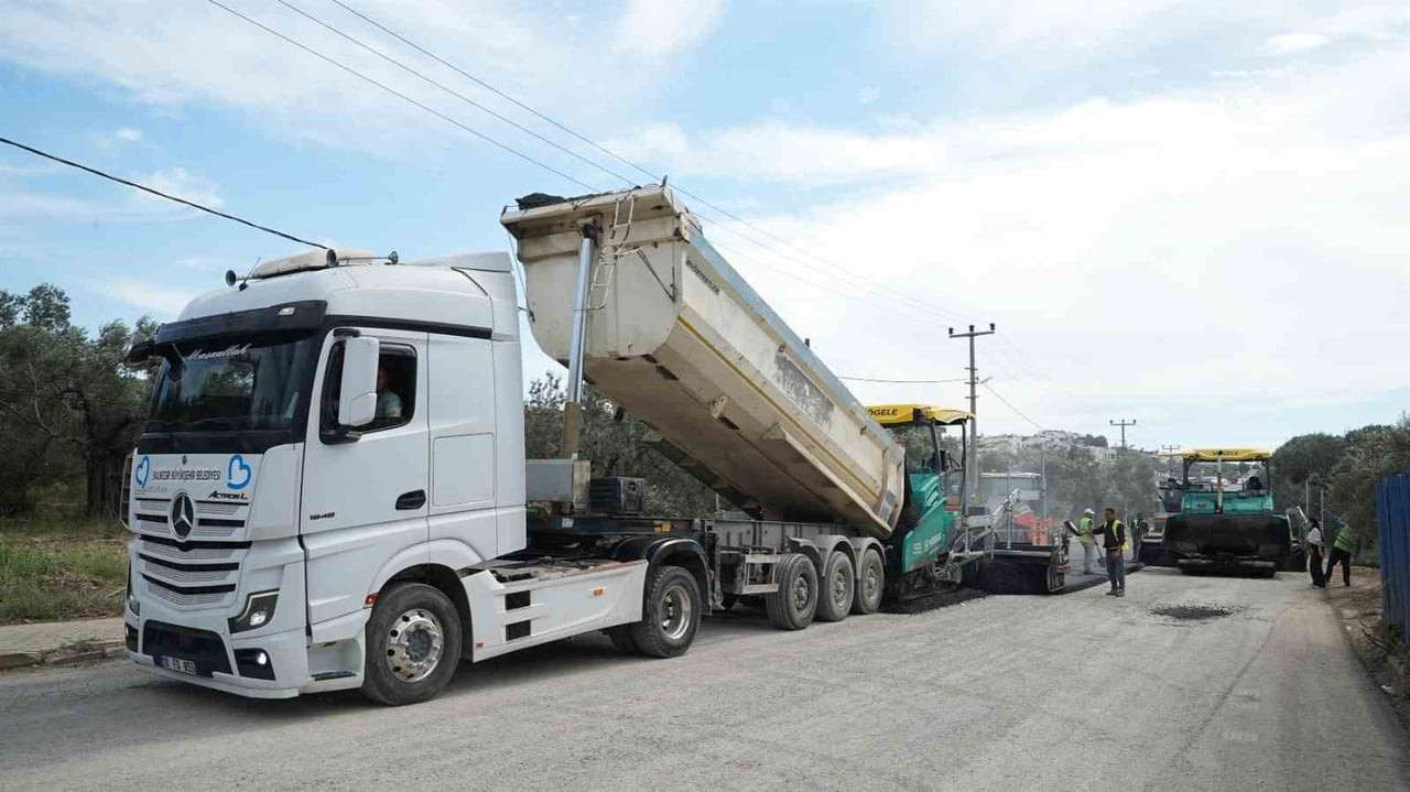 BALIKESİR’İN DÖRT BİR YANINDA YOLLARA BÜYÜKŞEHİR DOKUNUŞU