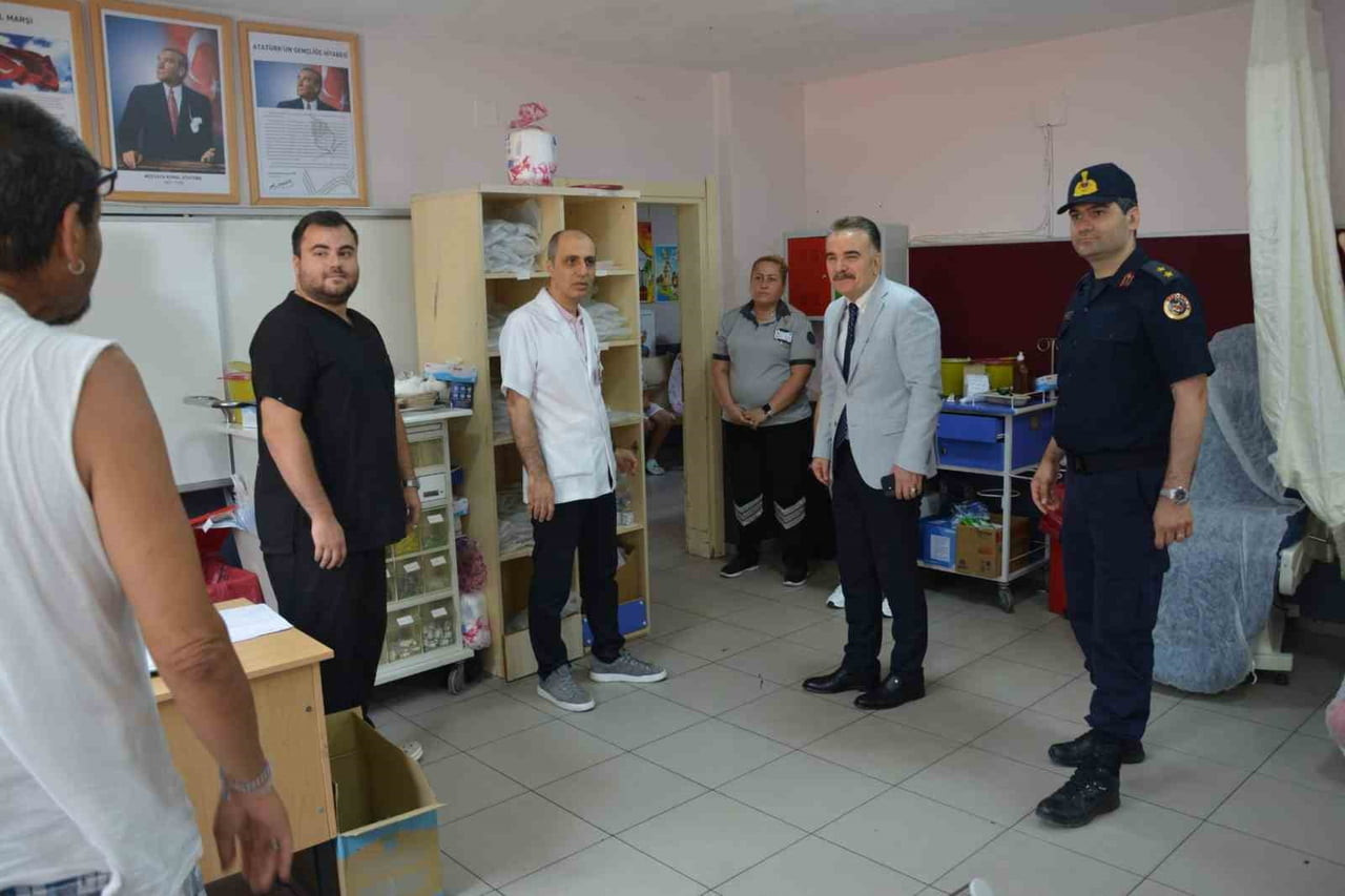BALIKESİR’İN EDREMİT İLÇESİNDE YAZ SEZONUYLA BİRLİKTE ARTAN NÜFUS YOĞUNLUĞU VE SAĞLIK TALEPLERİNİ...
