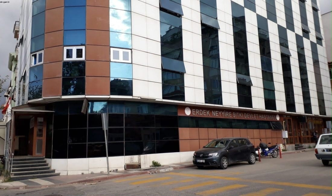 BALIKESİR’İN ERDEK İLÇESİNE BAĞLI OCAKLAR MAHALLESİ’NDE DENİZDE BOĞULMA TEHLİKESİ GEÇİREN 54...