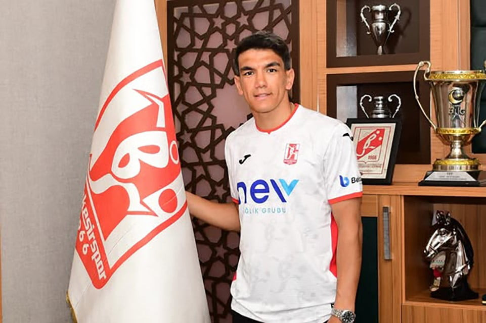 BALIKESİRSPOR’DA AKIN AKMAN İMZAYI ATTI